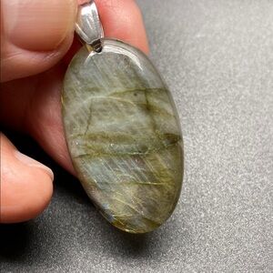 Elegant Labradorite Pendant Necklace